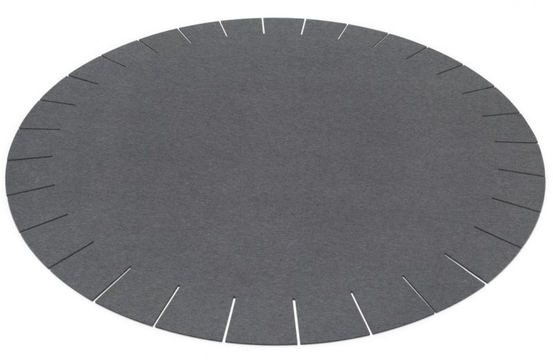 Anthrazitfarbener, runder Teppich Franse von Hey Sign, 150 cm Durchmesser, mit dekorativen Fransen am Rand.